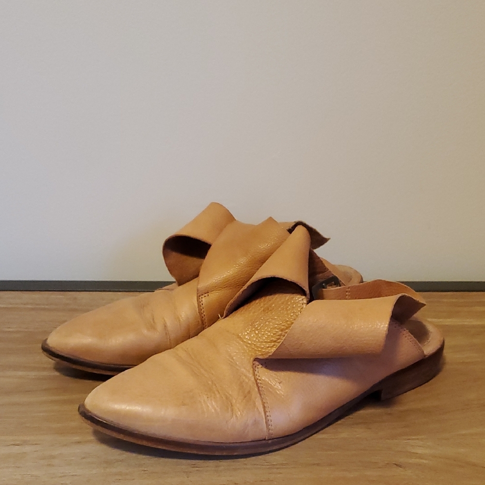 Free People Women's Tan Leather Folded Vamp Loafers
